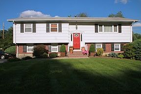 1st image of 11 Great Oaks Dr