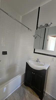 Bathroom, photo 1