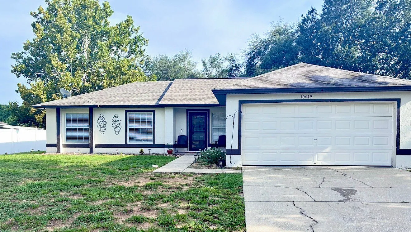 3 Bed, 2 Bath Single-Family Home in Clermont - Available 08/01/2026 — Photo 1