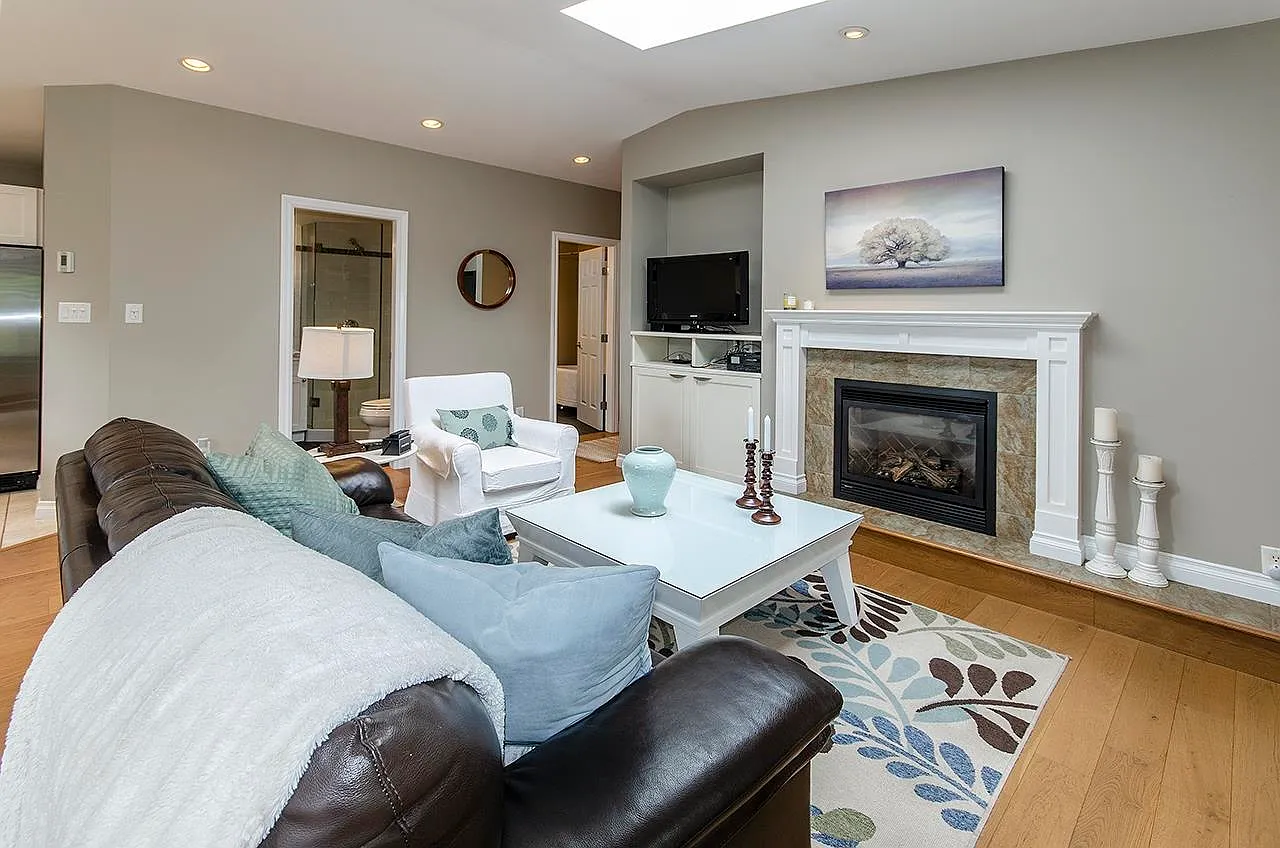 2 bed, 1200 sqft, $4,495 — Photo 2