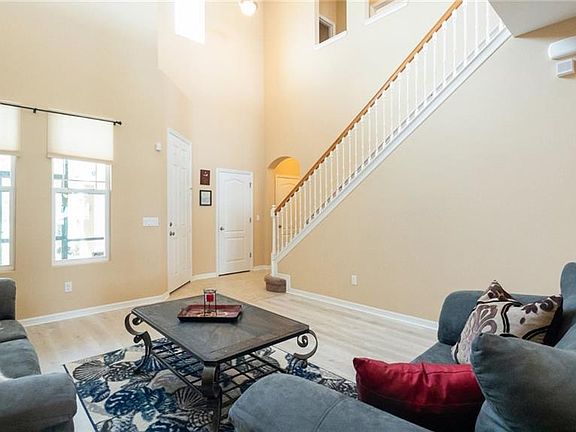 4th image of 279 Blue Cypress Dr