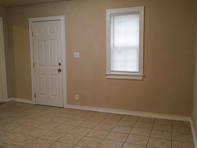 213 W Seneca St — Photo 2