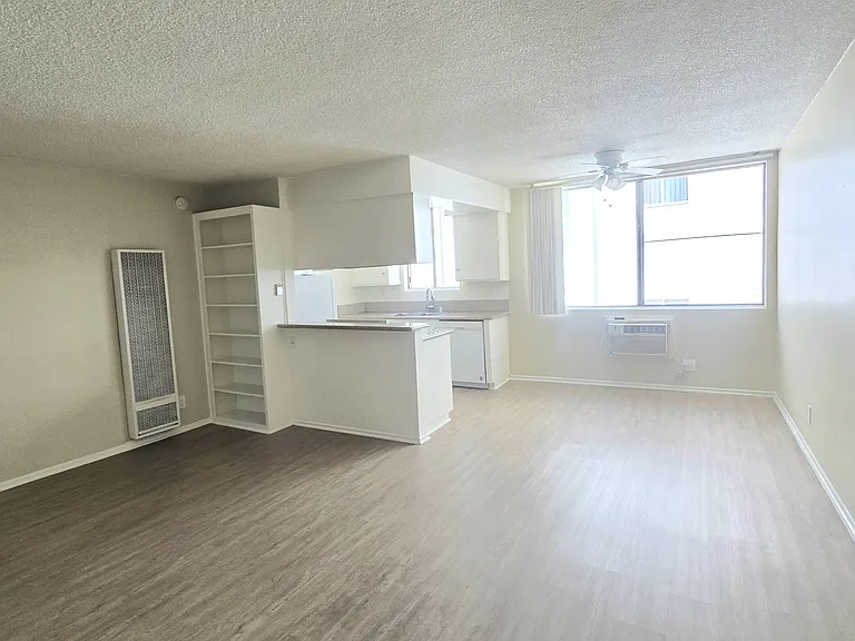 #314 - $1795 with Rent Special: Half-off One Month's Rent!
