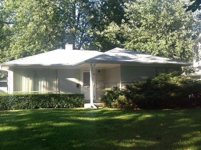 2410 Hawk Ln photo 1