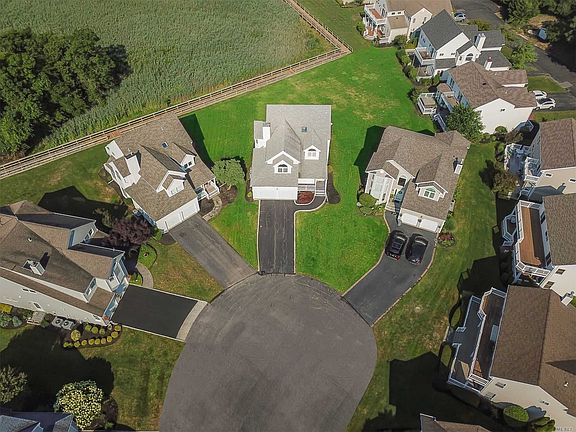 3rd image of 19 Spinnaker Ct