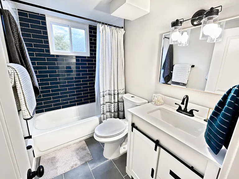 401 Leo Ln #B — Photo 5