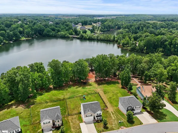 202 Rushing Waters Dr, Inman, SC 29349