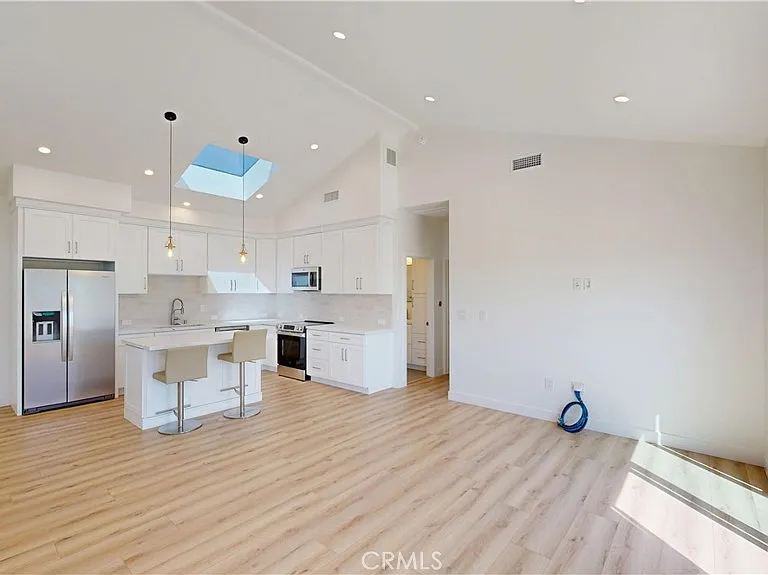 363 Flower St #B — Photo 2