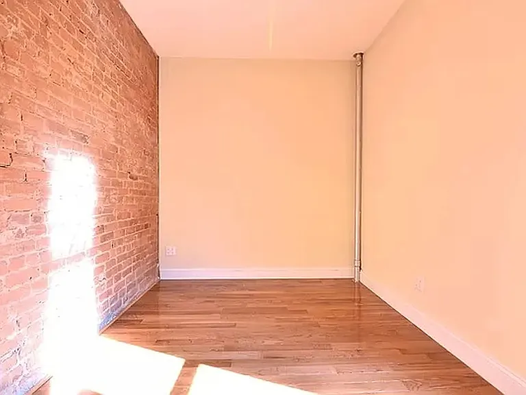 164 Sherman Ave #33 — Photo 1