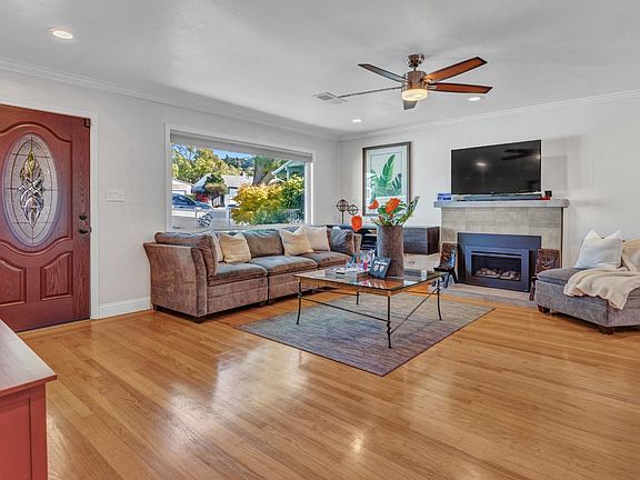4th image of 733 Rollingwood Drive