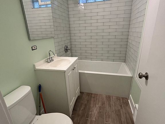 4th image of 3471 N Kedzie Ave Floor 1