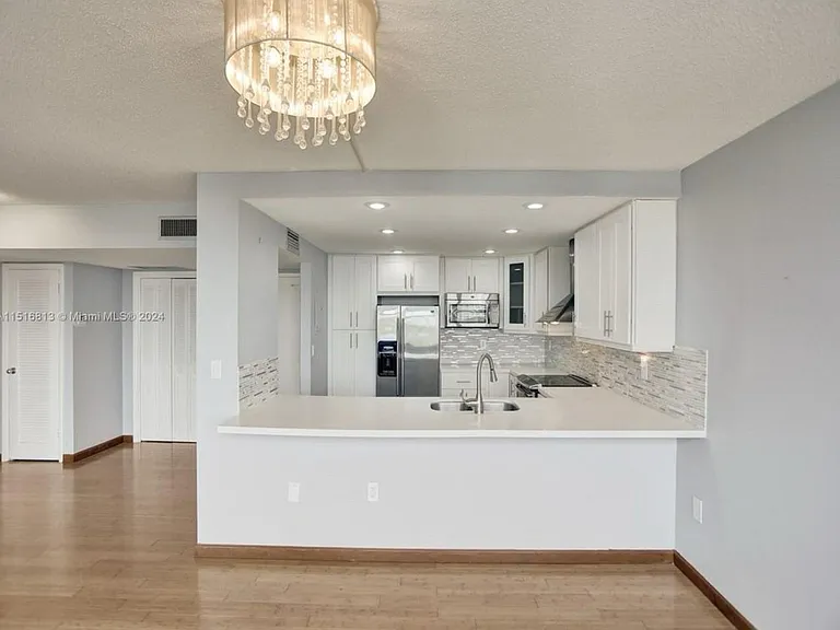 11930 N Bayshore Dr #601 — Photo 22