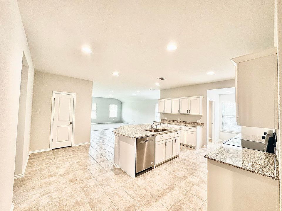 1st image of 204 Croftwood Ct
