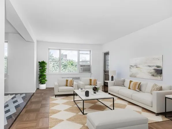 2711 Henry Hudson Pkwy W image 1 of 17