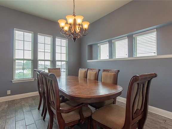 3rd image of 1910 Bay Laurel Dr