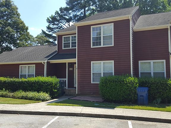 Woodcroft Townhouse @ 121 Hollow Oak Drive in Heritage Woods