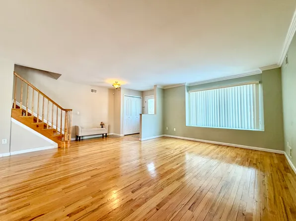 62 Woodland Ave #2F, Staten Island, NY 10308