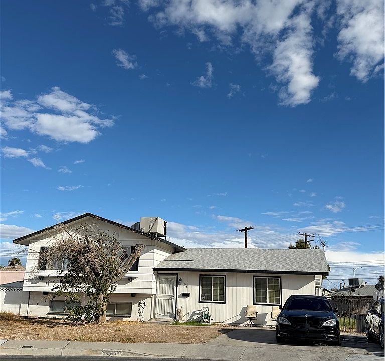 1st image of 304 Fox Cir