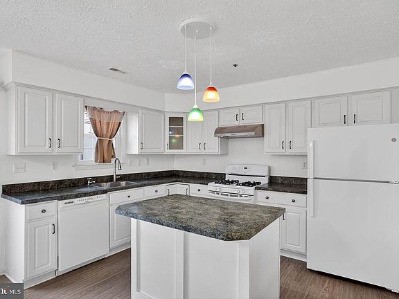 2nd image of 5314 Halibut Pl
