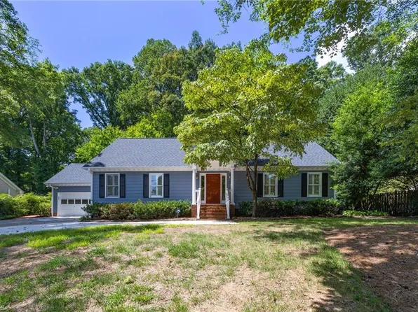 1905 Basset Trl, Greensboro, NC 27410