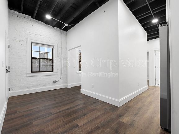 5th image of 2151 Colerain Ave #302