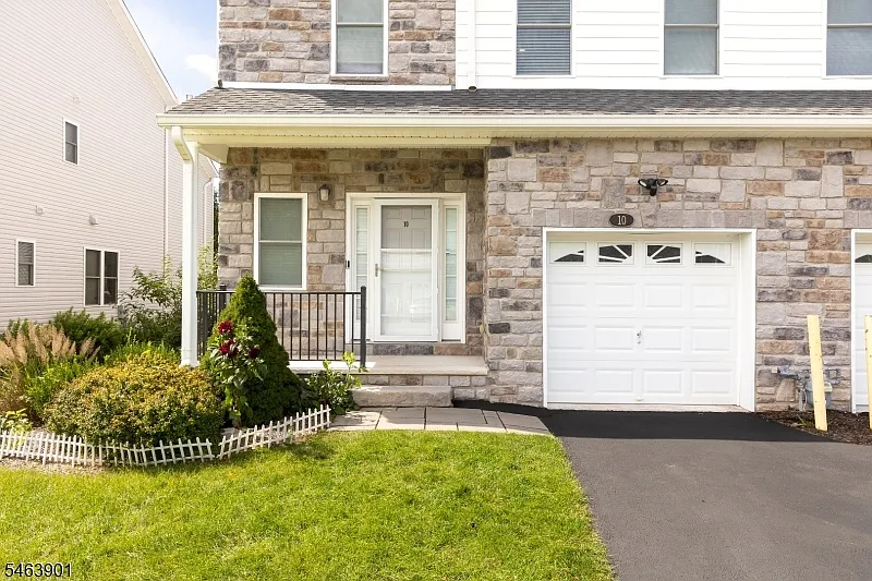 3 bed, 2.5 bath, $4,200 — Photo 3