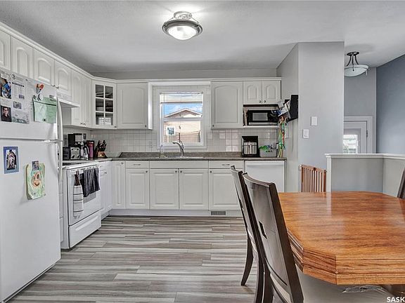 5th image of 202 Rigmor STREET