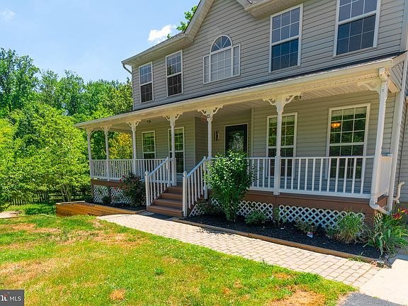 4th image of 15 Howard Cir
