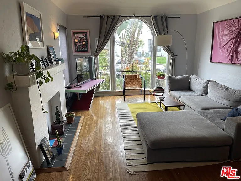 325 N Gardner St — Photo 3