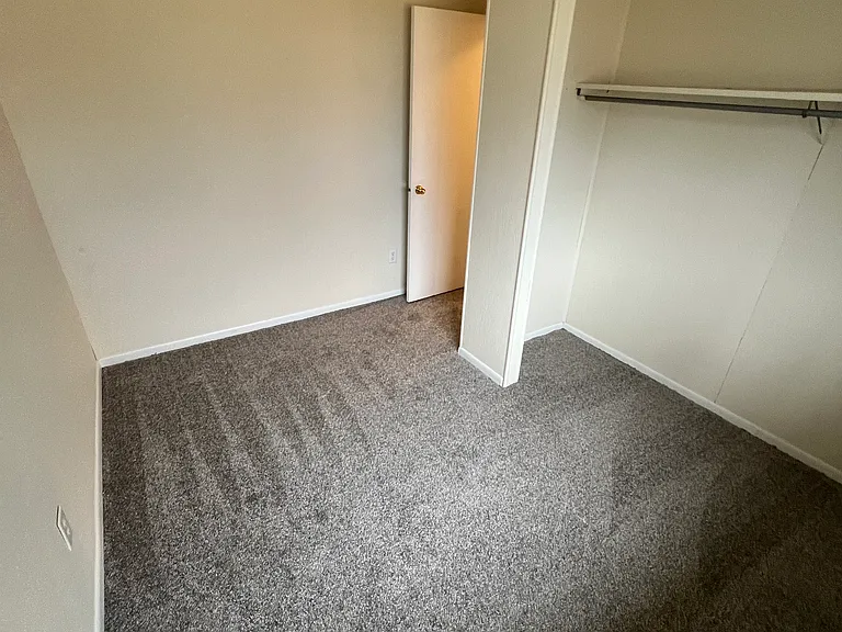 301 Pine St #D — Photo 6