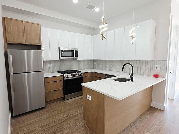 4th image of 40 Lembeck Ave #12