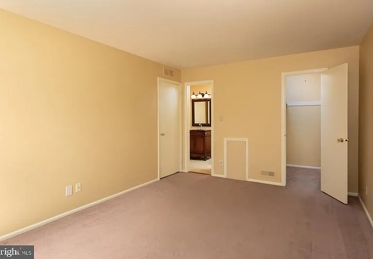 140B Bradford Ct #B — Photo 17
