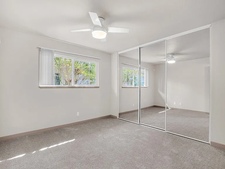 River Walk Apartments — Photo 15