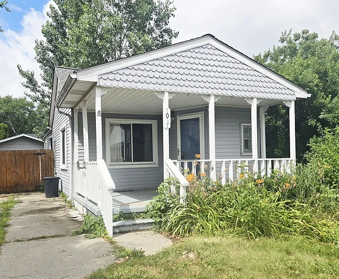 1037 Birchwood Ave — Photo 1