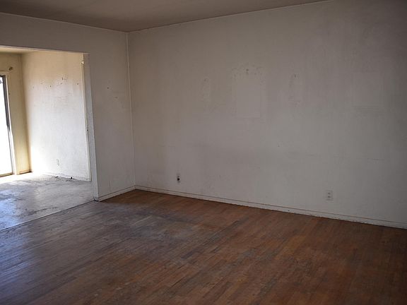 4th image of 4716 Douglas Macarthur Rd NE