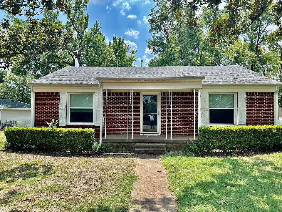 1202 Overhill Dr