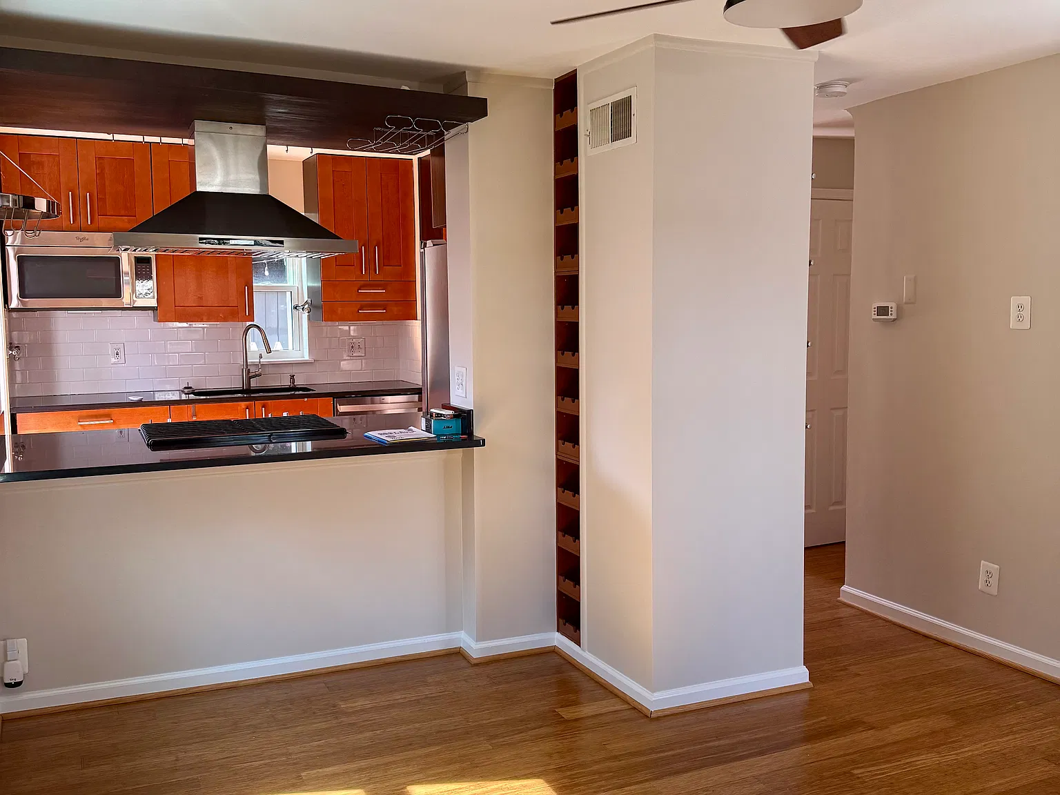 3 bed, 2.5 bath, 1200 sqft, $3,350 — Photo 2
