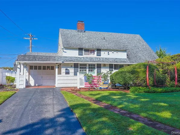 80 Cypress Lane E, Westbury, NY 11590