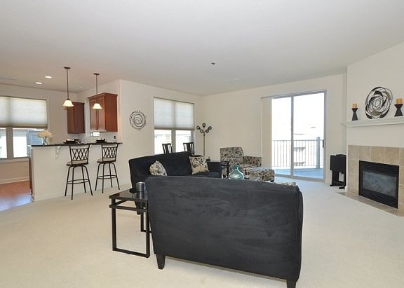 3rd image of 4130 S Lake Dr #470