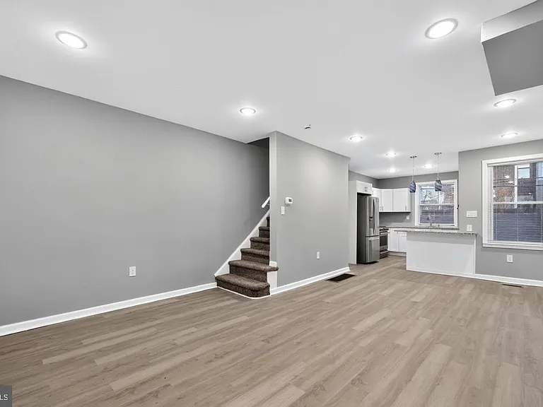 1333 S Newkirk St — Photo 2