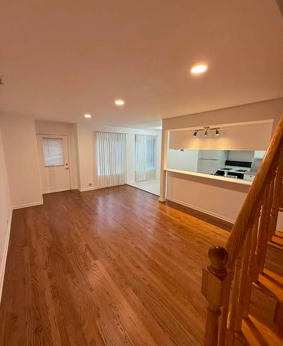 2 bed, 1000 sqft, $2,300 — Photo 4