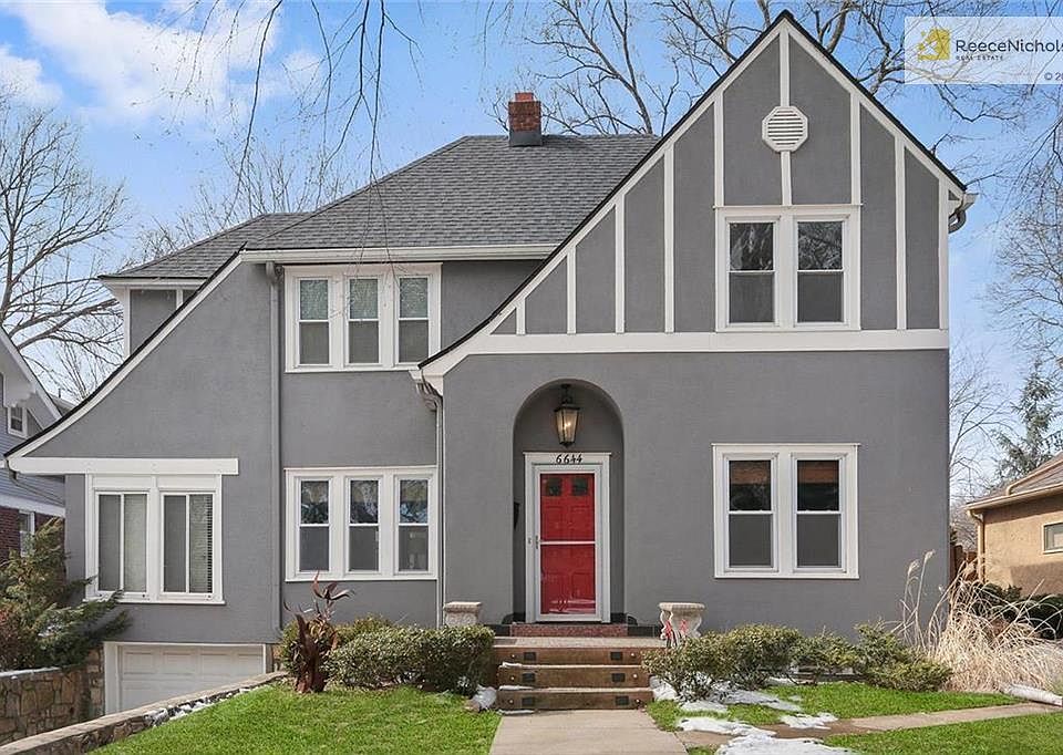 Right across from the recently renovated park, this impeccably maintained and updated Armour Hills home is waiting for you.