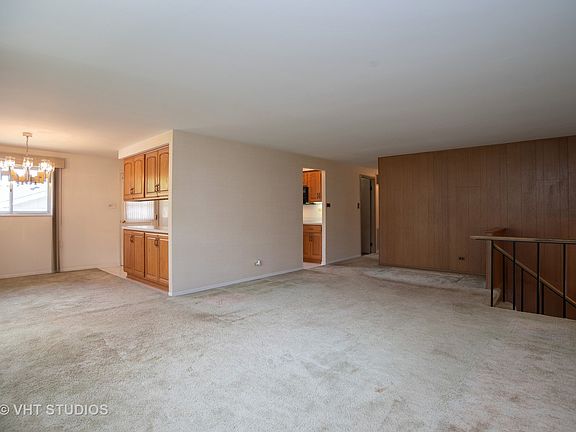 4th image of 500 Plymouth Ln