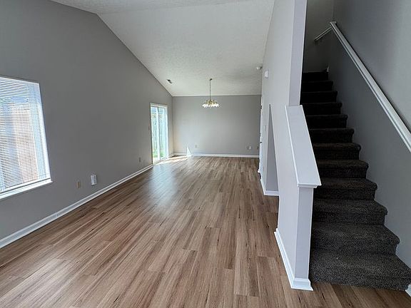 3rd image of 703 Mountain Pine Dr