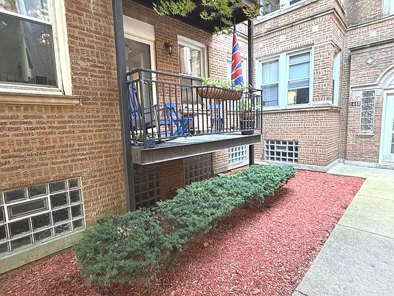 2nd image of 1443 W Victoria St #1R