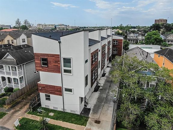 2nd image of 1539 W 23rd St Unit C