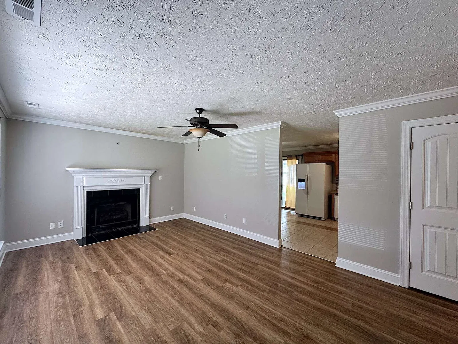 3 bed, 2.0 bath, 1232 sqft, $1,495 — Photo 3
