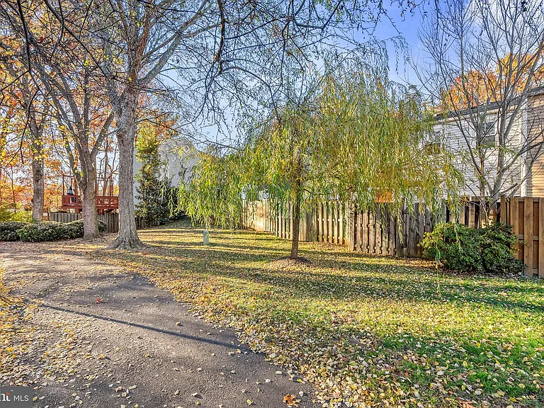 2110 Whisperwood Glen Ln — Photo 27