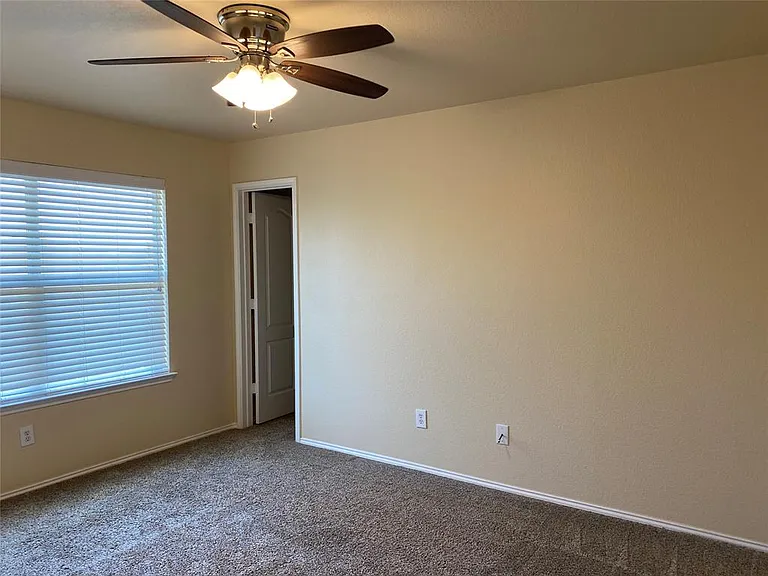 324 Chisholm Trl — Photo 32