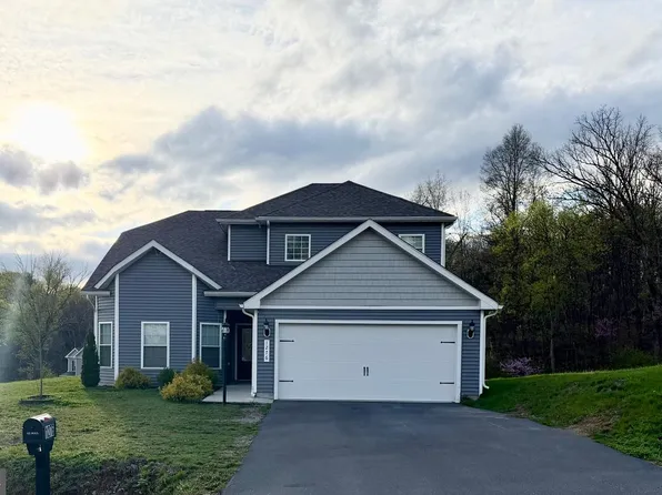 1276 Riparian Dr, Falling Waters, WV 25419